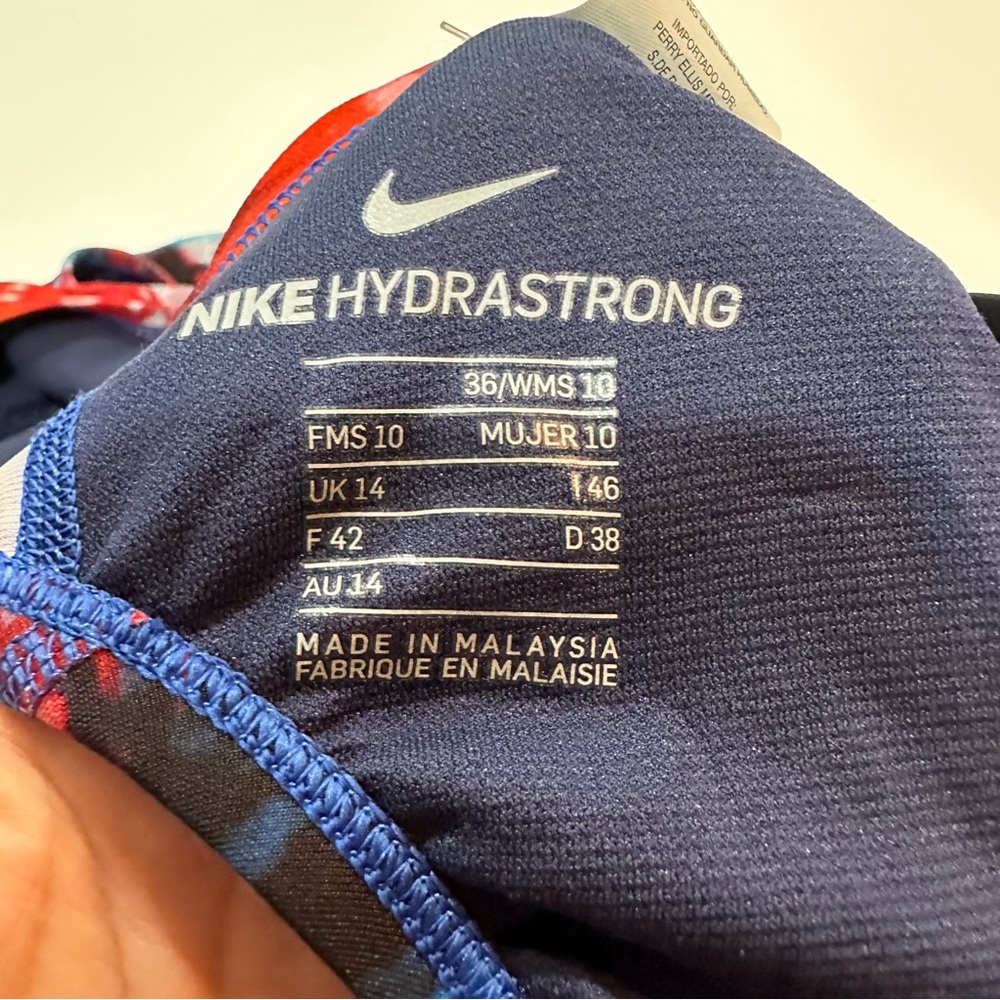 Nike Hydrastrong Swimsuit - Picture 10 of 16